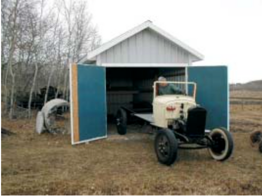 Work Bee Generates Progress On Club’s AA Truck Project